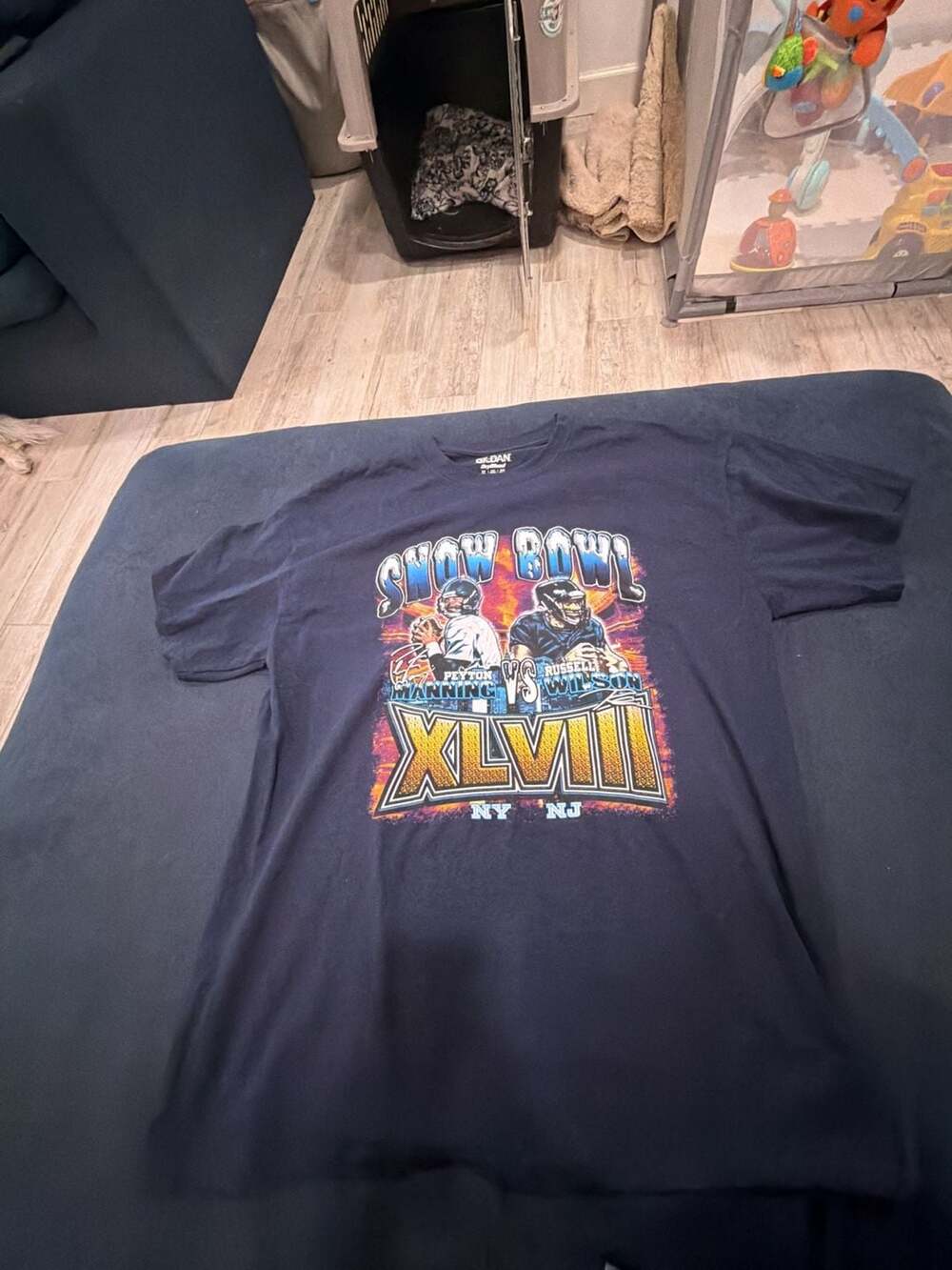 Gildan Super Bowl XLVIII Snow Bowl Peyton Manning vs. Russell Wilson Graphic T